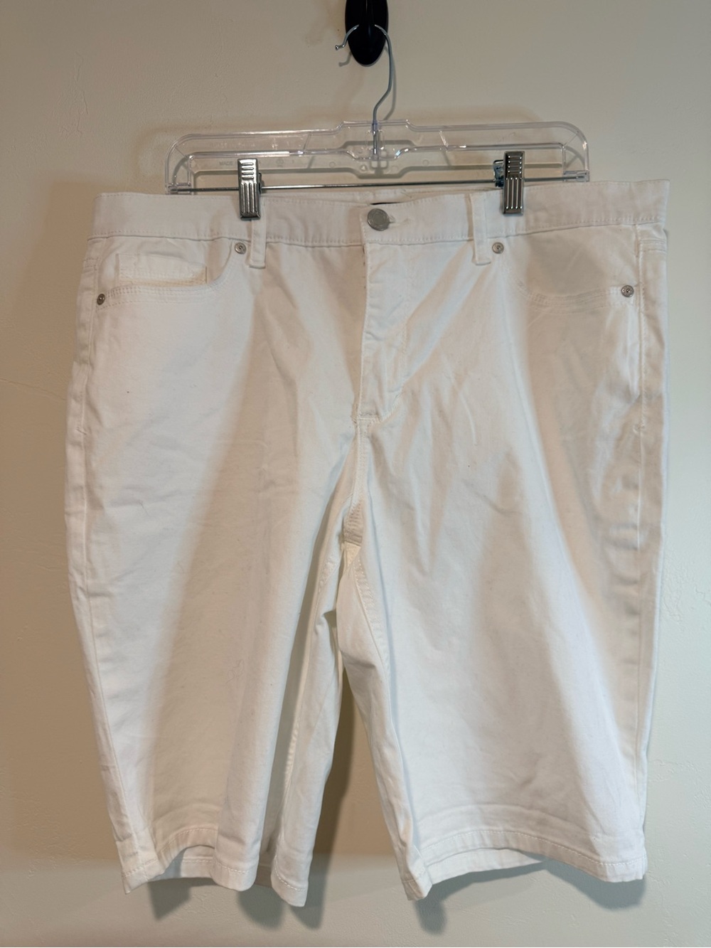 Bandolino Riley Bermuda Shorts White Size 14P Stretch Denim Petite - Picture 3 of 8